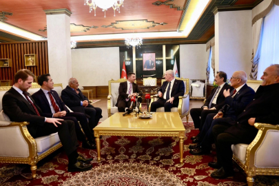 Müsavat Dervişoğlu orucunu Nevşehirlilerle açtı