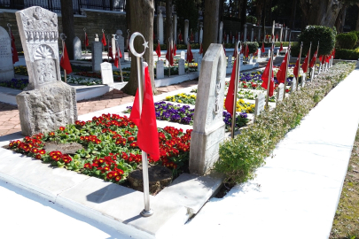 Kocaeli Büyükşehir'den 18 Mart öncesi şehitliklerde titiz çalışma