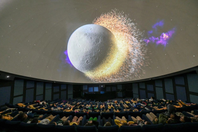 Mersin’de planetaryum çocukları evrenle buluşturuyor
