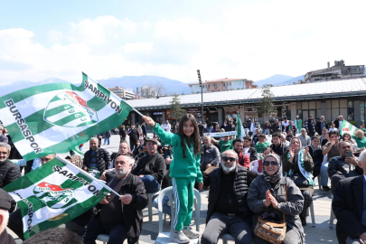 Bursa Osmangazi Meydanı’nda Bursaspor coşkusu